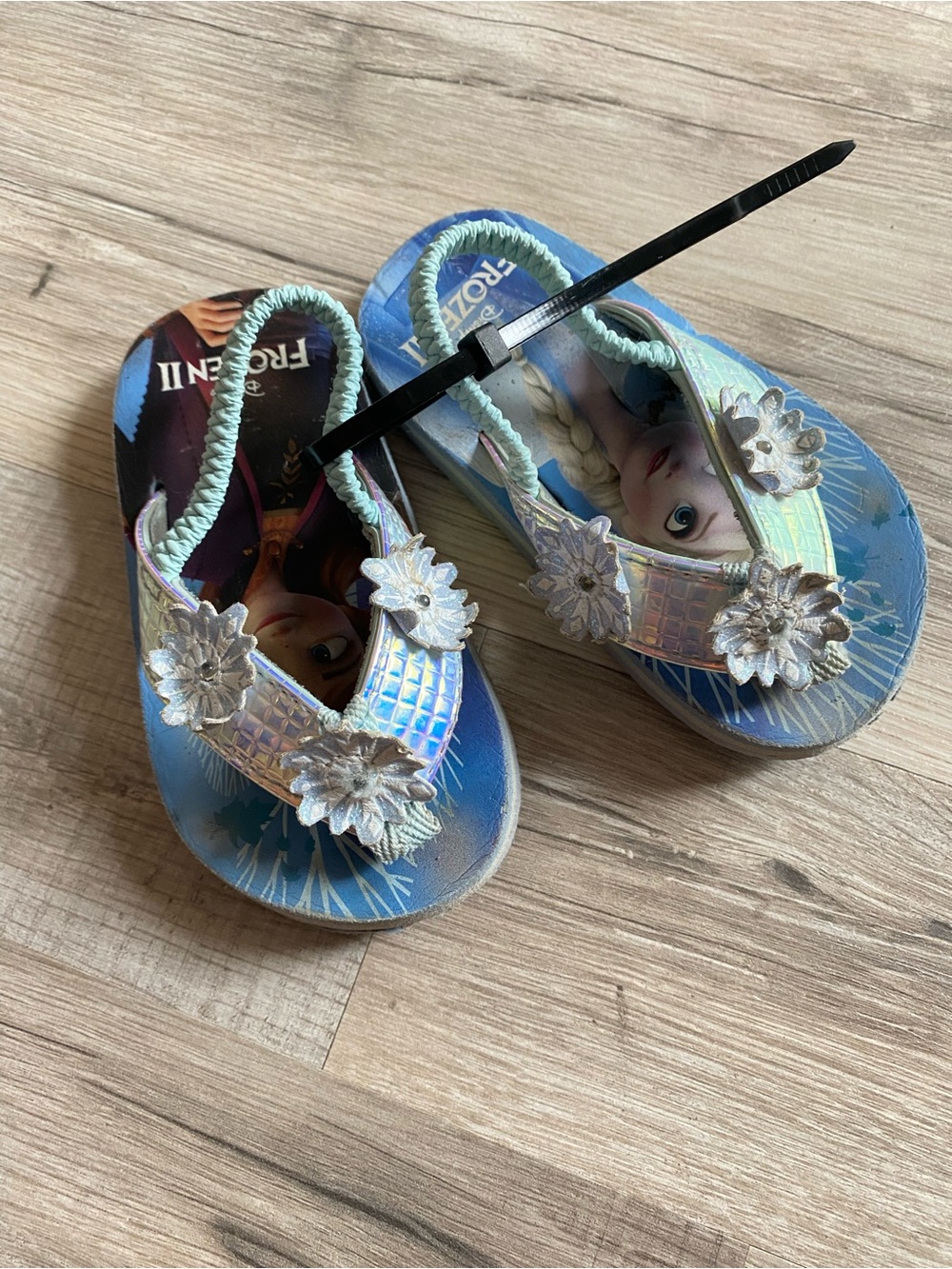 Disneys Kids' Blue Frozen Sandals with Silver Flower Accents - Picture 1 of 6